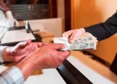 जीएसटी विभाग का डेटा एंट्री ऑपरेटर 20 हजार रुपये की रिश्वत लेते रंगे हाथ गिरफ्तार विजिलैंस ने हरिद्वार से किया गिरफ्तार 