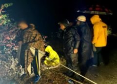 दून शिखरफाल के पास गहरी खाई में गिरी थार, युवक की मौत, दो घायल