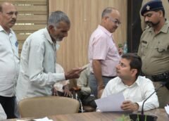 बुजुर्ग दंपत्ति को घर से बेदखल करने की कोशिश, प्रशासन हुआ सख्त, भरण पोषण एक्ट में वाद दर्ज