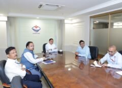 सीमावर्ती क्षेत्रों में व्यापार व आधारभूत ढांचे के सुदृढ़ीकरण को लेकर सीएम ने की समीक्षा बैठक