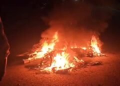 वाहन की टक्कर से बाइक में लगी आग, दो युवकों की जलकर मौत