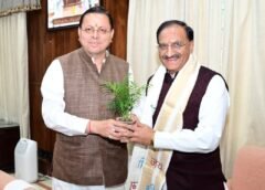 पूर्व सीएम निशंक ने मुख्यमंत्री धामी से की मुलाकात