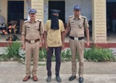 अवैध संबन्धों के शक में कुल्हाड़ी से पत्नी की हत्या करने वाले हत्यारोपी ने किया आत्मसर्मपण