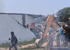 प्रशासन ने की आरोपियों के घरों पर बुल्डोजर की कार्यवाही