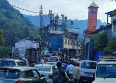 जाम की समस्या से पर्यटकों व स्थानीय लोगों को उठानी पड़ रही परेशानी
