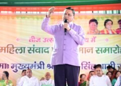 तीज उत्सव पर महिलाओं को सम्मान, मुख्यमंत्री बोले-उत्तराखंड की असली शक्ति हमारी मातृशक्ति