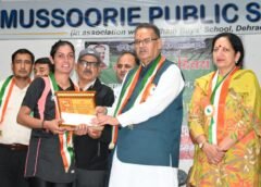 मंत्री जोशी ने हॉकी टूर्नामेंट के विजेता-उपविजेता टीमों को ट्रॉफी देकर सम्मानित किया