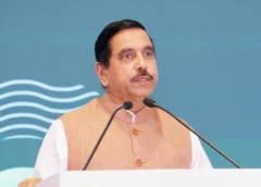 केंद्रीय शिक्षा मंत्री ने उत्तराखंड के ‘पूर्ण साक्षर राज्य’ बनने पर मुख्यमंत्री को दी बधाई
