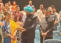 राज्यपाल ने देखी विनोद कापड़ी की बहुचर्चित फिल्म ‘पायर’